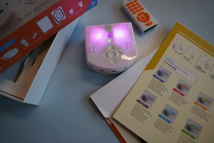 Qu&rsquo;est-ce qu&rsquo;un robot ? avec 3 classes de cycle 3 de l&rsquo;école Villeneuve à Rennes - Édulab Pasteur
